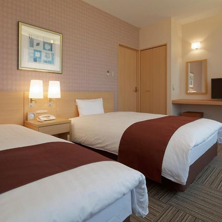 Kanazawa Tokyu Hotel Exterior photo A typical room at the hotel